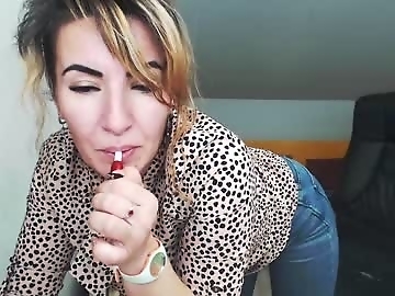 cassiejonas is 34 year old hairy sex cam girl