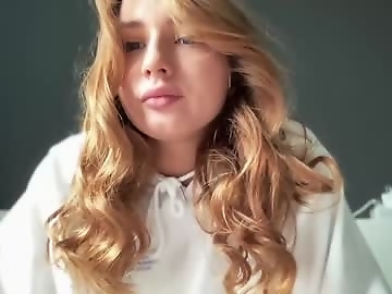 sweet_molly15 is 21 year old foot sex cam girl