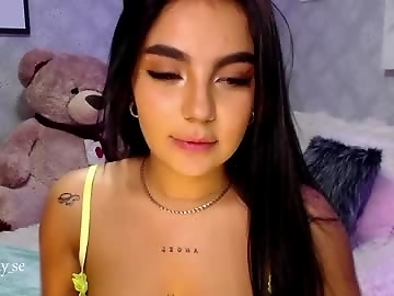 keily_se is 0 year old sex cam girl