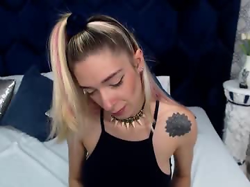 victtoria_lee is 19 year old petite sex cam girl