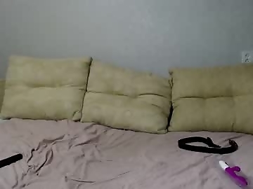 emilytrays is 18 year old teen sex cam girl