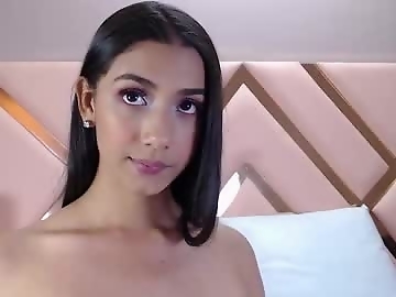 hannahgreenn is 0 year old sex cam girl