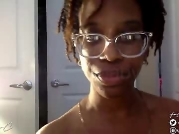viiickyyy is 0 year old horny sex cam girl
