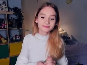 shiningdawn is 18 year old sex cam girl