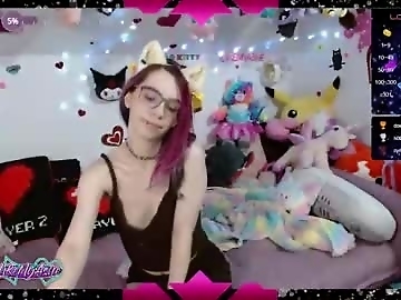likemyashe is 0 year old petite sex cam girl