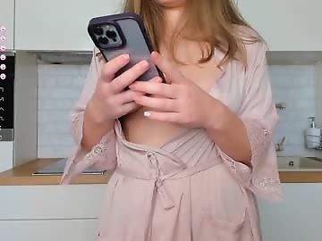 gigihadd is 0 year old squirt sex cam girl