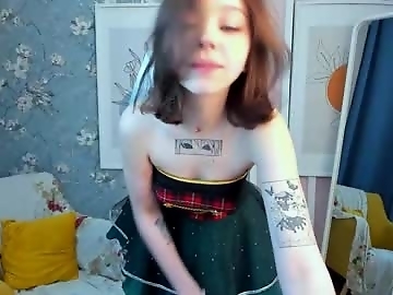 shiny_bell is 18 year old teen sex cam girl