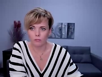 julia_wilsons is 37 year old private sex cam girl