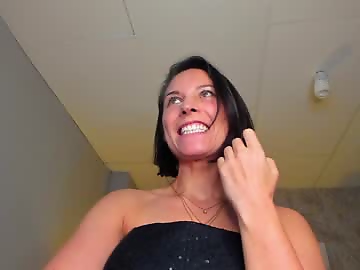 penelope_cooper1 is 37 year old middle sex cam girl