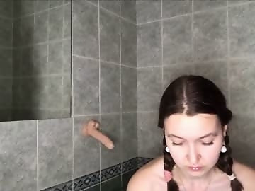 devonaangela is 21 year old sex cam girl