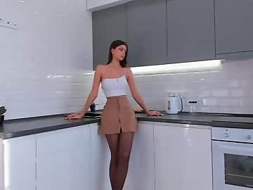 janecoxa is 18 year old french sex cam girl