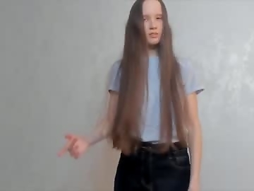 lynettebails is 18 year old sex cam girl