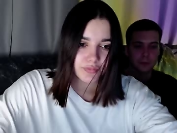 kikamanne is 23 year old couple sex cam couple