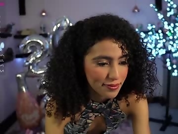 amnie_ is 23 year old petite sex cam girl