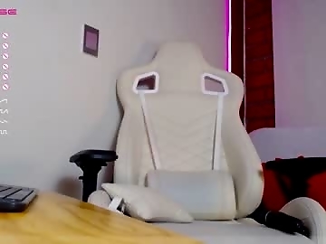 _hottie__ is 18 year old sex cam girl