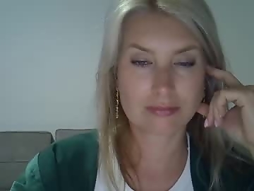 sarahphelps is 0 year old sex cam girl