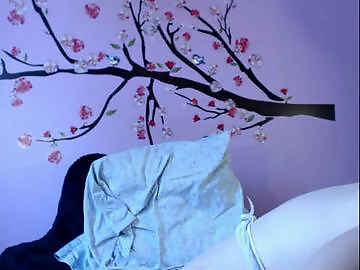 real_36_dd is 37 year old middle sex cam girl