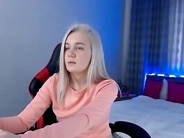 molly_barbie is 18 year old teen sex cam girl