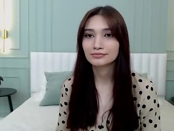 carolreeves is 18 year old french sex cam girl
