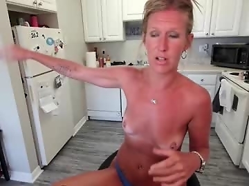 jess_dutton is 34 year old middle sex cam girl