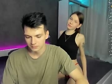 let_me_seee is 20 year old teen sex cam couple