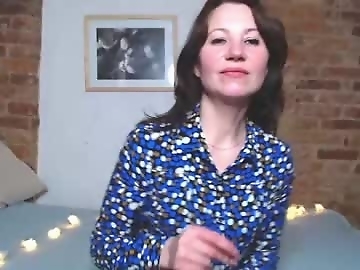 aliceeshy is 39 year old milf sex cam girl