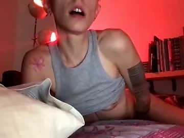 peoplefromthelittletown is 0 year old italian sex cam couple