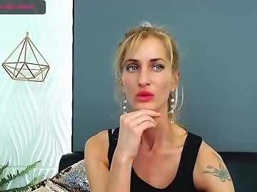 cindy_lady is 37 year old english sex cam girl