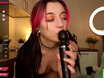 pamelaryant is 18 year old squirt sex cam girl