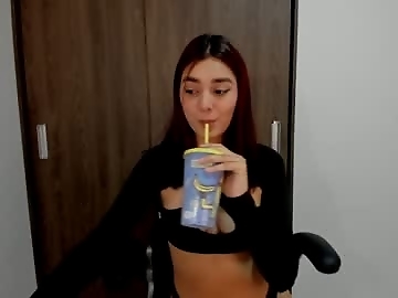 lilith_cruzz is 19 year old latin sex cam girl
