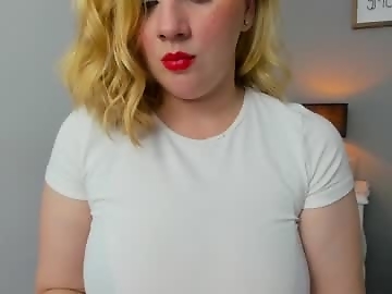 martinaguzmann is 29 year old boobs sex cam girl