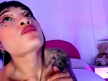 eva_sanderslee is 21 year old spanish sex cam girl