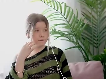 isoull is 18 year old russian sex cam girl