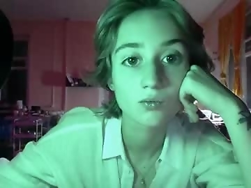 kikies_ is 20 year old english sex cam girl