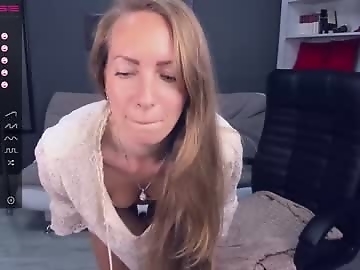 melodyys is 30 year old middle sex cam girl