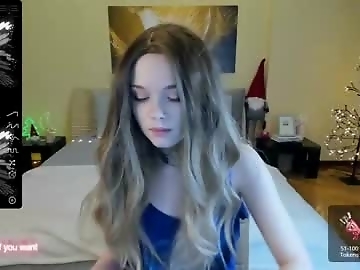 lauravade is 19 year old teen sex cam girl